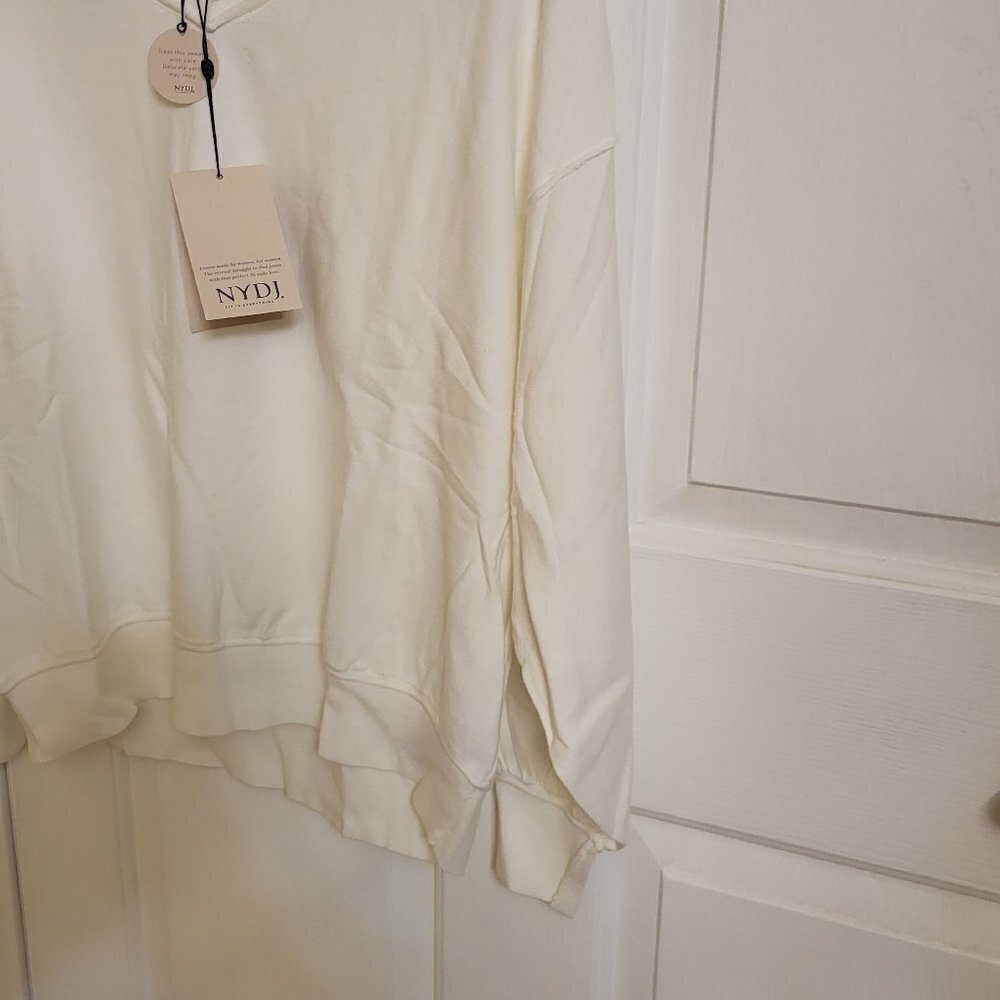 NYDJ V-neck long dolman sleeves Color Vanilla NWT Size 1X - Picture 10 of 13